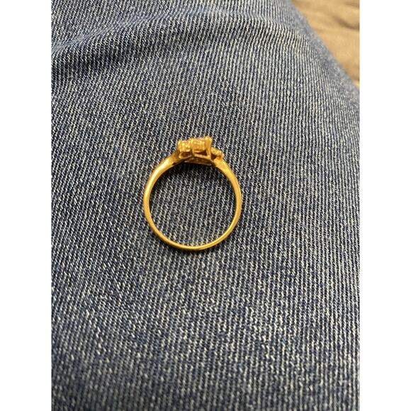 Vintage Costume Ring EDCO Size 9 Gold Tone With Pink & White Rhinestones - Picture 2 of 5